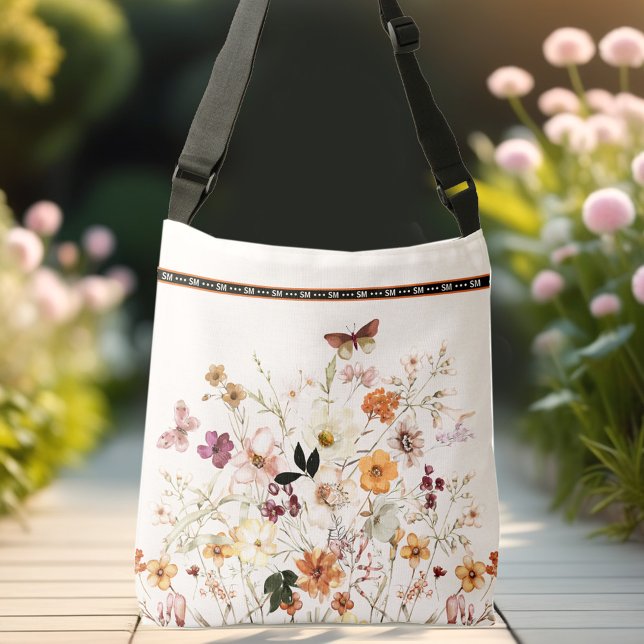 Sac Ajustable Fleur sauvage peint Beige Cottagecore Monogramme (Pressed Wildflowers Beige Cottagecore Monogram Crossbody Bag)
