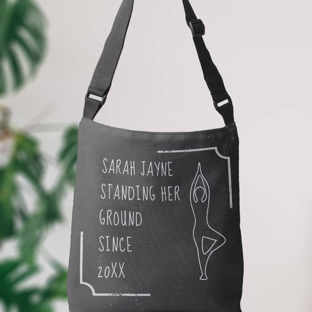 Sac Ajustable Noir et blanc Funny Yoga Pose Outline Chalkboard (Add your name & how long you've been standing your own ground to this black and white crossbody bag)