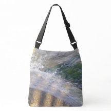 Tote Shimmering Water on Rocks