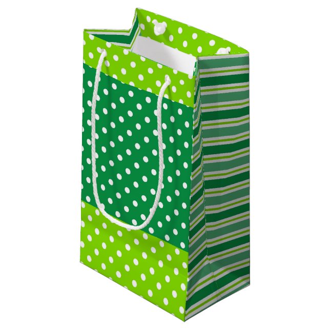 Sac Cadeau À Poignets Et À Rayures Vertes Et Blanc (Devant Angle)
