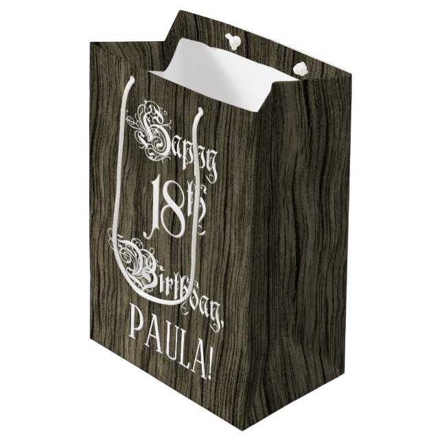 Sac Cadeau Moyen 18e anniversaire : fantaisie, Faux Wood Look + Nom (Devant Angle)