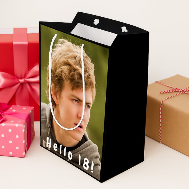 Sac Cadeau Moyen 18e anniversaire photo bonjour 18 garçon (Créateur téléchargé)