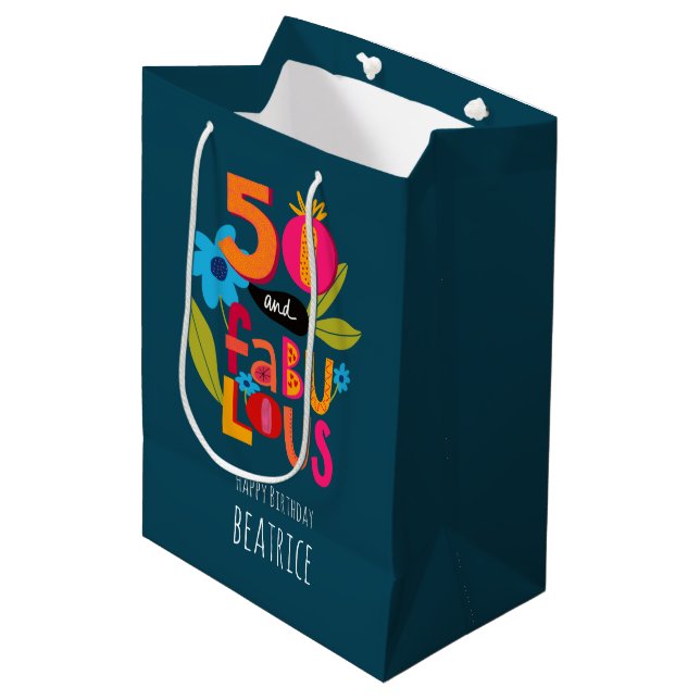 Sac Cadeau Moyen 50 et fabuleux 50e anniversaire Artsy Lettering (Devant Angle)