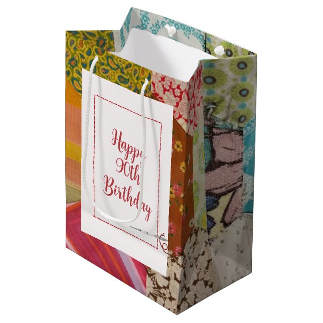 Sac Cadeau Moyen 90e anniversaire Motif de courtepointe avec aiguil (Devant Angle)