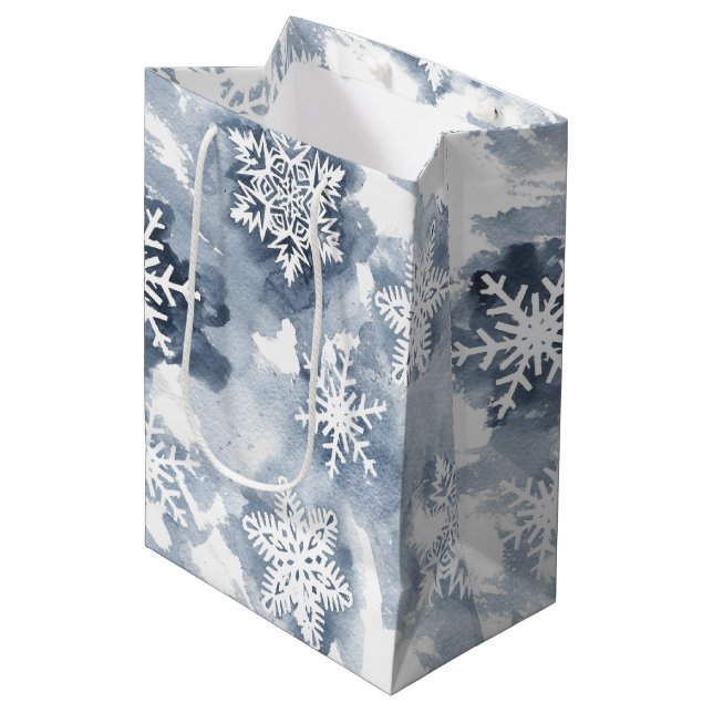Sac Cadeau Moyen Aquarelle d'hiver Marine Flèche blanche (Devant Angle)