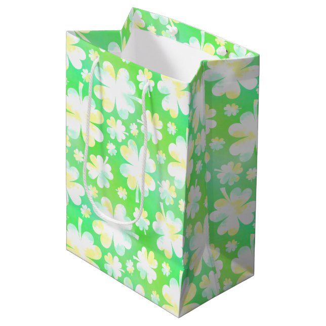 Sac Cadeau Moyen Aquarelle rétro Shamrock de la Saint Patrick (Devant Angle)