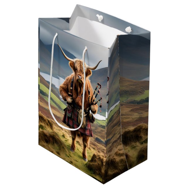 Sac Cadeau Moyen Bagpiper de vache écossaise Highland (Devant Angle)