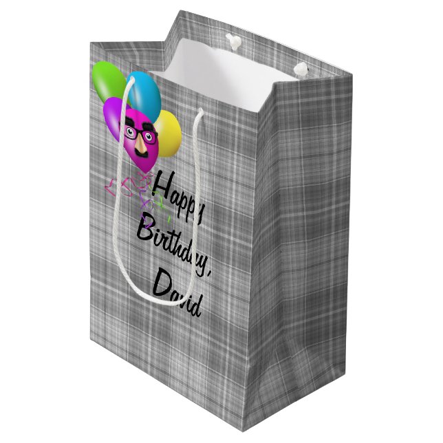 Sac Cadeau Moyen Ballons D'Anniversaire Sur Plaid Gris (Devant Angle)