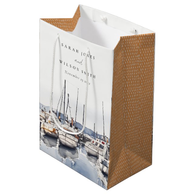 Sac Cadeau Moyen Bateaux côtiers en boue à Harbour Mariage (Devant Angle)