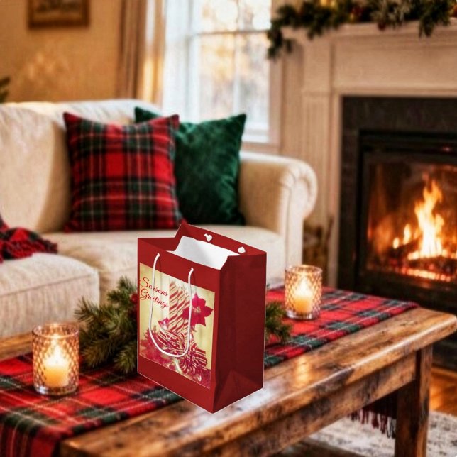 Sac Cadeau Moyen Bougie de vacances Beribboned (Flickering candlelight, decorated with ribbon, and poinsetta blooms, just sets the Christmas mood!)