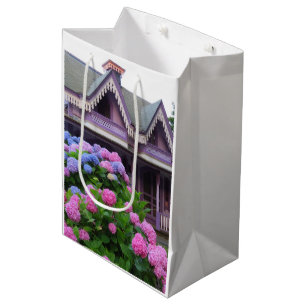 Sac Cadeau Moyen Chalet victorien pourpre - Vignoble de Martha