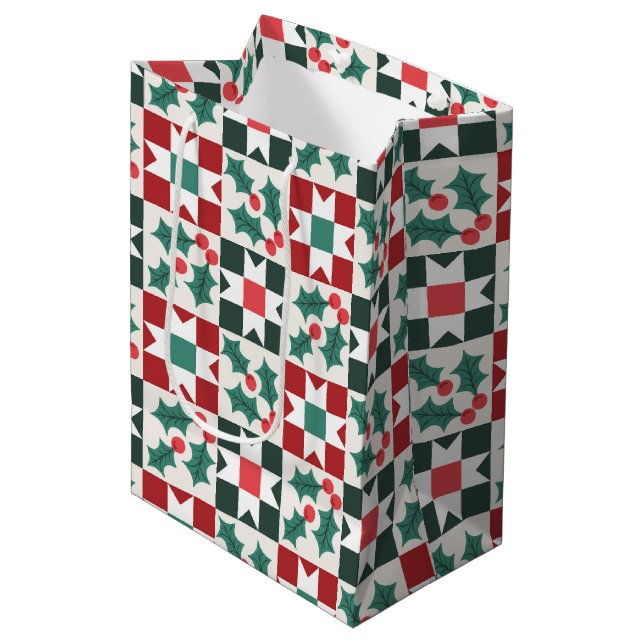 Sac Cadeau Moyen Christmas Holly Feuille Geo Quilt (Devant Angle)