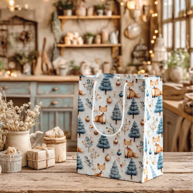 Sac Cadeau Moyen Cute Whimsical Winter Woodland Fox and Christmas (Créateur téléchargé)