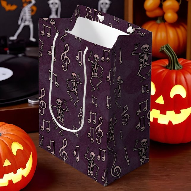 Sac Cadeau Moyen Dancing Skeleton Music Notes Halloween (Retro Halloween gift bag featuring playful dancing skeletons and spooky music notes on a deep purple)