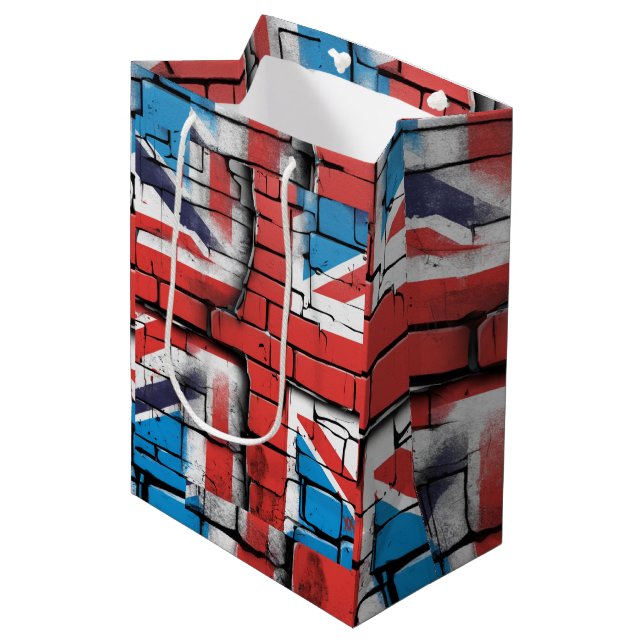 Sac Cadeau Moyen Drapeau britannique graffiti sur un mur de briques (Devant Angle)