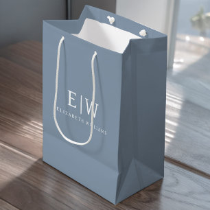 Sac Cadeau Moyen Dusty Blue Modern Script élégant Nom du monogramme