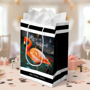 Sac Cadeau Moyen Flamant rose Black White Stripes Nom du script Mod