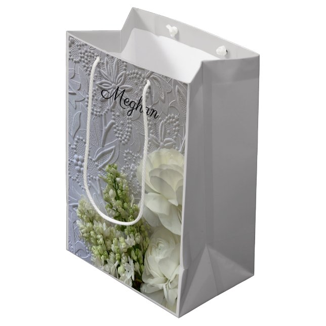 Sac Cadeau Moyen Fleurs blanches sur arrière - plan en relief (Devant Angle)