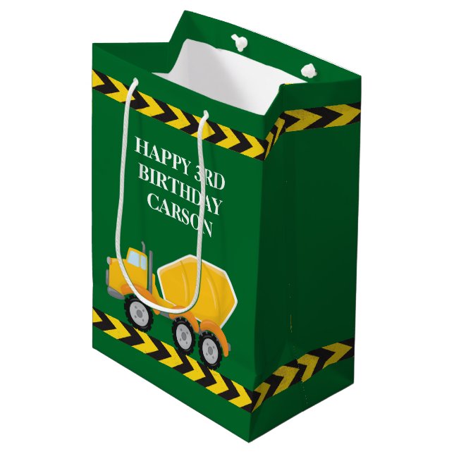 Sac Cadeau Moyen Garçons Anniversaire Vert ciment Mixer Camion Pers (Devant Angle)