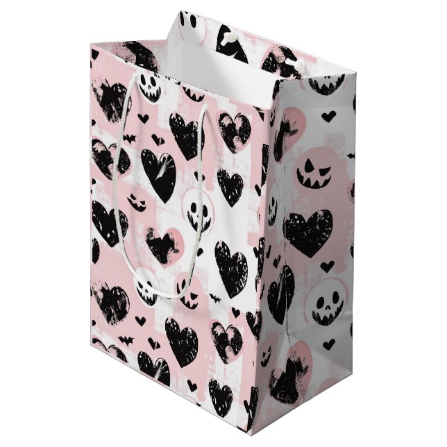 Sac Cadeau Moyen Gothique Valentine Coeurs noir et rose (Devant Angle)