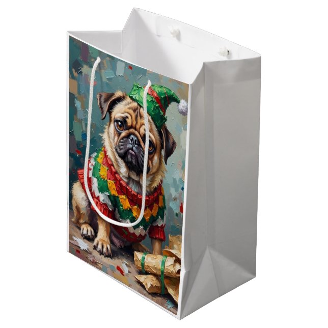 Sac Cadeau Moyen Grumpy Pug Dog in Elf Hat Funny Christmas Art (Devant Angle)