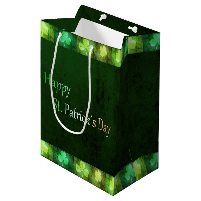 Sac Cadeau Moyen Grungy St. Patrick's Day Shamrock Medium Cadeau (Devant Angle)