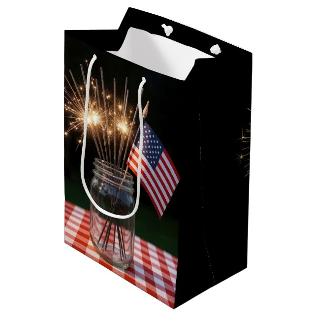 Sac Cadeau Moyen Happy Birthday Sparklers With American Flag (Devant Angle)