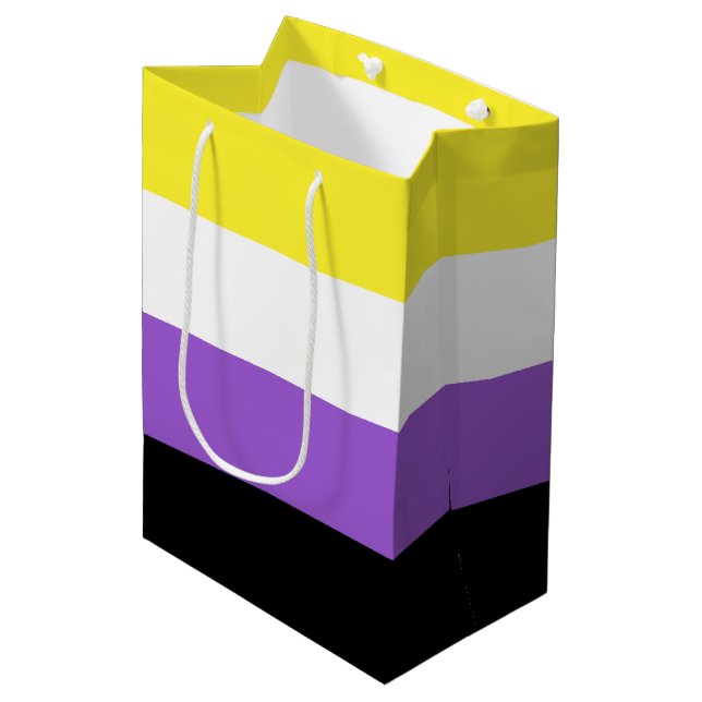 Sac Cadeau Moyen Indicateur de fierté non binaire (Devant Angle)