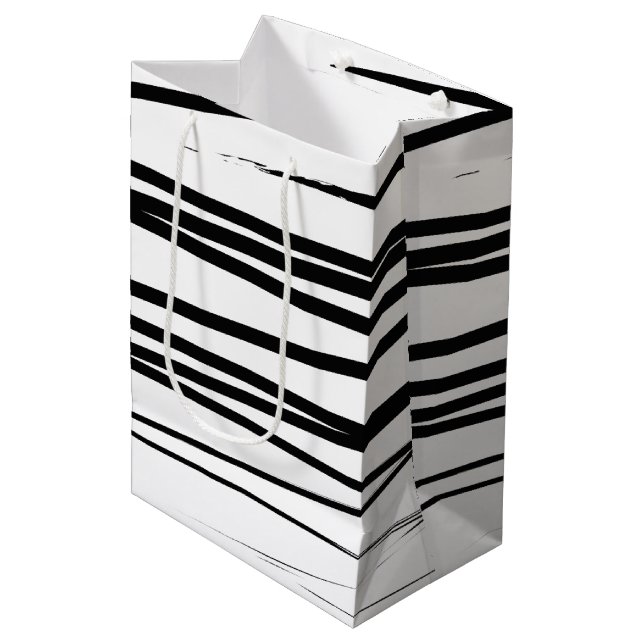 Sac Cadeau Moyen Lignes noires et blanches modernes Art Abstrait (Devant Angle)