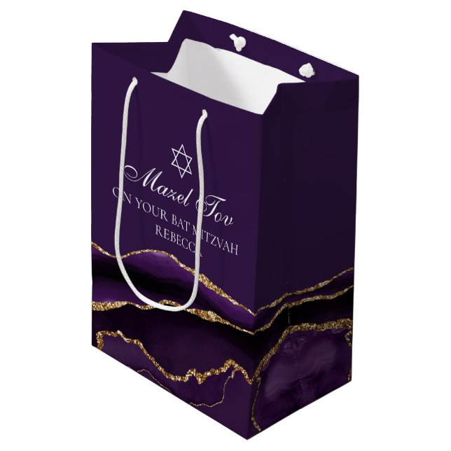 Sac Cadeau Moyen Mazel Tov Purple Gold Bat mitzvah personnalisé (Devant Angle)