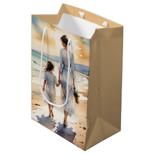 Sac Cadeau Moyen Mère et fille marchant sur la plage
