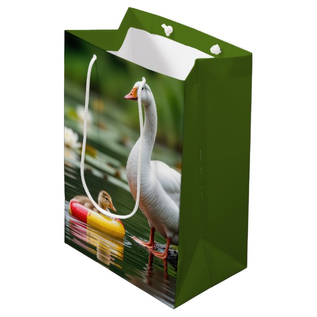 Sac Cadeau Moyen Mère Oie Avec Bébé Gosling (Devant Angle)