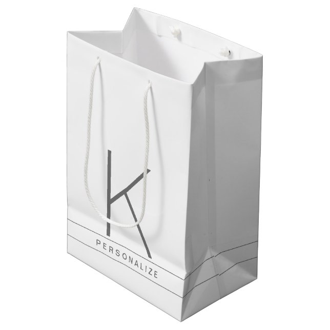 Sac Cadeau Moyen Monogramme Initial Moderne Simple Nom (Devant Angle)
