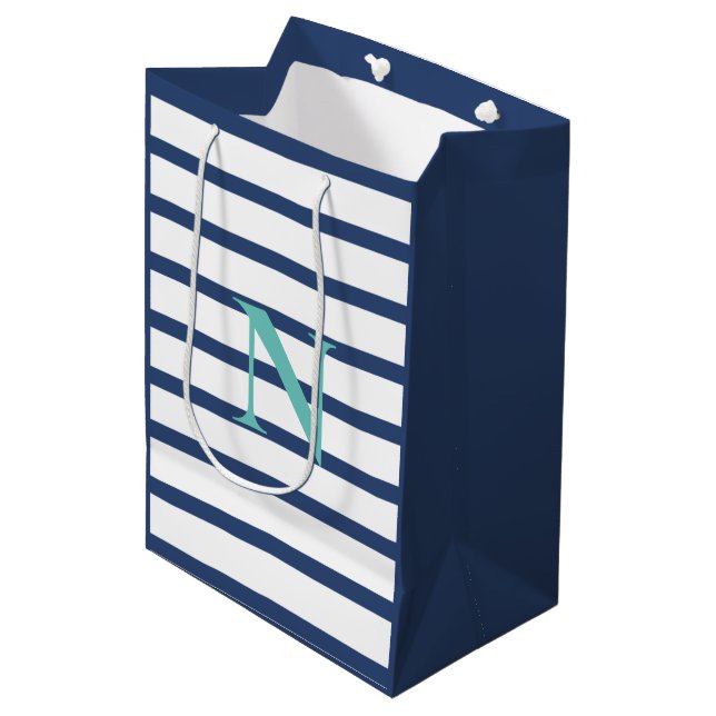Sac Cadeau Moyen Monogramme personnalisé en bandes bleues (Devant Angle)