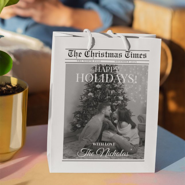 Sac Cadeau Moyen Newspaper What A Year Black White Photo Christmas (Créateur téléchargé)