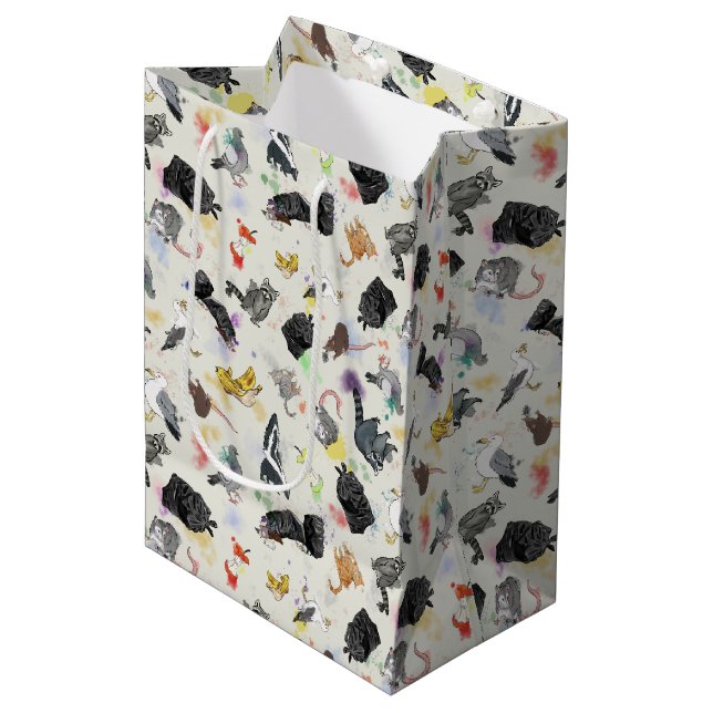 Sac Cadeau Moyen Panda et amis des ordures (Devant Angle)