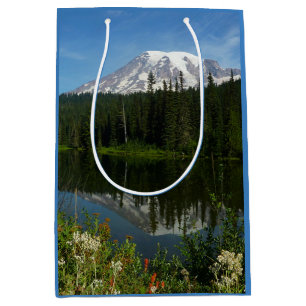 Sac Cadeau Moyen Reflet du lac du mont Rainier avec des fleurs sauv