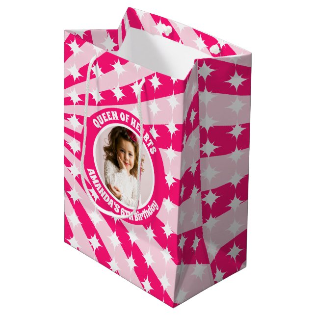 Sac Cadeau Moyen Reine Des Coeurs Rose Retro Photo Anniversaire (Devant Angle)