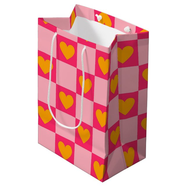 Sac Cadeau Moyen Rose rouge jaune coeur amour À damiers Y2K Motif (Devant Angle)