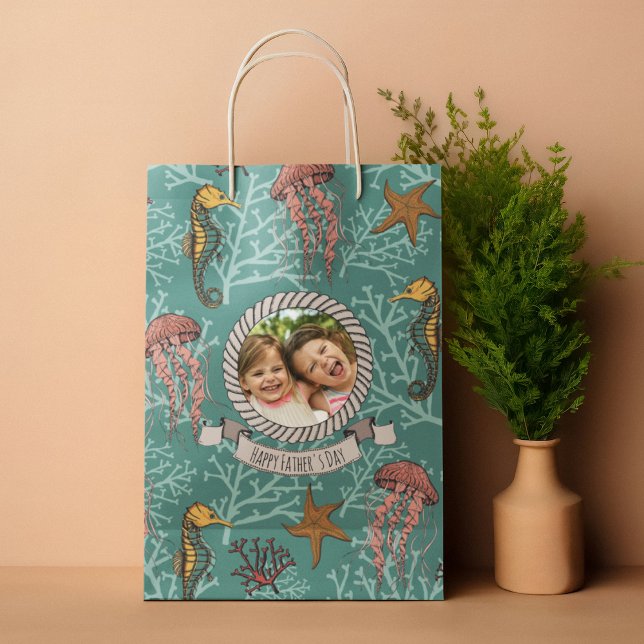 Sac Cadeau Moyen Sérénade turquoise Seahorse Photo et texte personn (Hand-drawn Seahorse, Jellyfish, Starfish & Coral Navy Blue Gift Bag for Him. Editable Text and Photo)