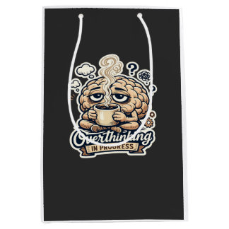 Sac Cadeau Moyen T-shirt drôle de suranalyse en cours | Relatable