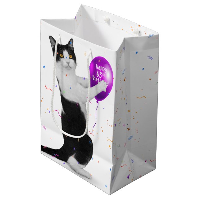 Sac Cadeau Moyen Tuxedo Chat avec 65e ballon d'anniversaire (Devant Angle)