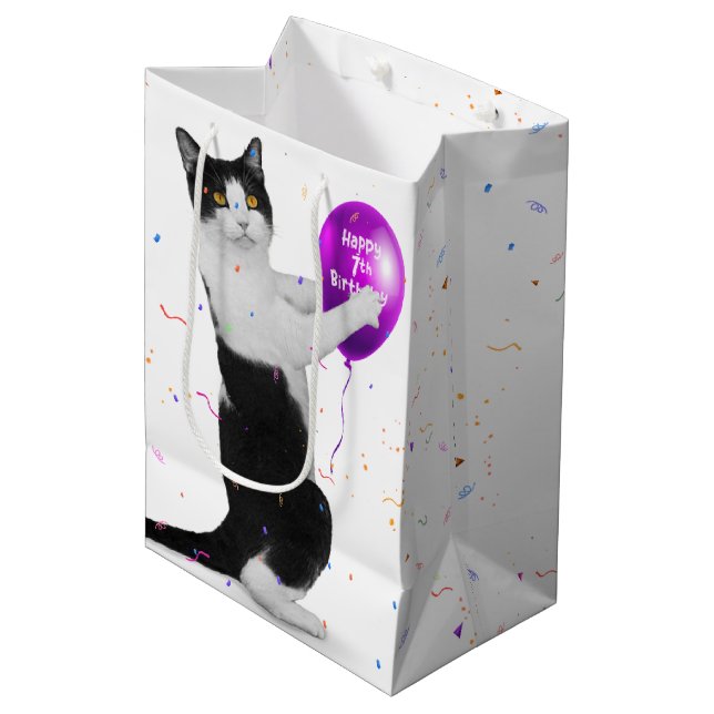 Sac Cadeau Moyen Tuxedo Chat avec un ballon du 7e anniversaire (Devant Angle)