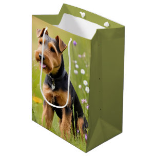 Sac Cadeau Moyen Welsh Terrier Dans Le Champ Fleur sauvage
