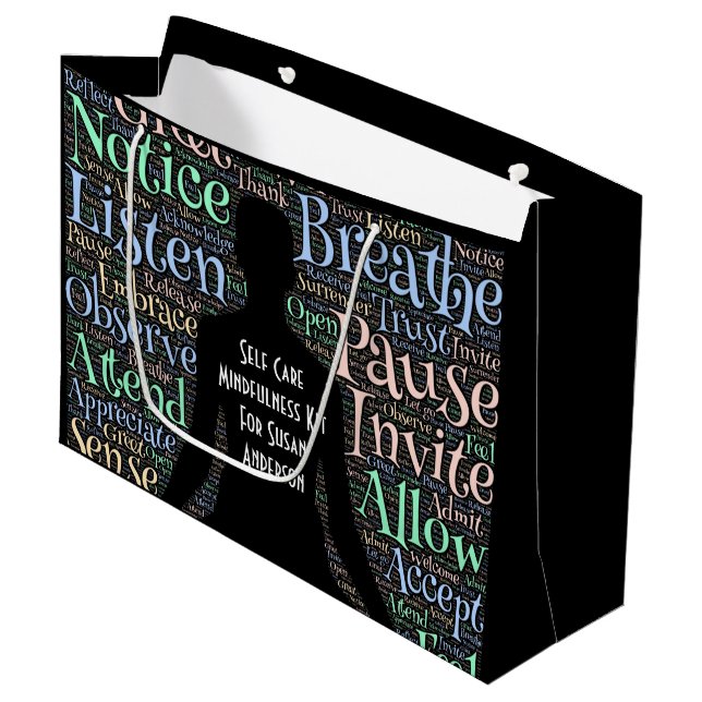 Sac cadeau pour le kit Mindfult Self Care (Devant Angle)