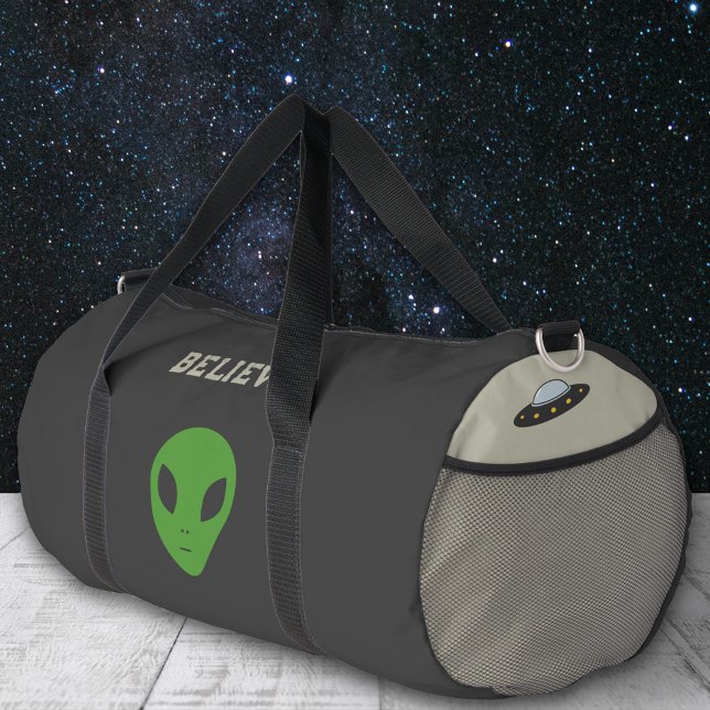 Sac De Sport Soucoupe volante et Alien vert (Flying Saucer & Green Alien Duffle Bag)