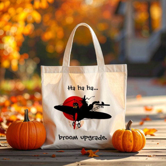 Sac d'Halloween rétro moderne sorcière (Joke Halloween canvas tote bag with a retro witch flying a propeller airplane. Broom upgrade.)