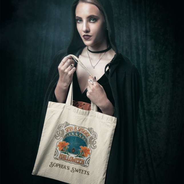 Sac fourre-tout éffrayant de sucreries d'Halloween (Spin a Spooky Halloween Vintage Style Tote Bag. Personalize with Your Name.)
