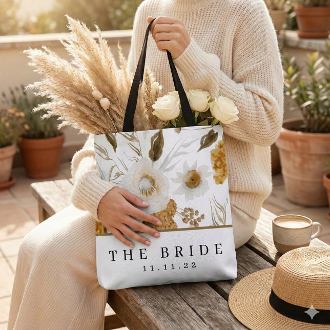 Sac fourre-tout personnalisé de la mariée (This beautiful watercolor floral personalized bride tote bag would make a great bridal shower gift! )