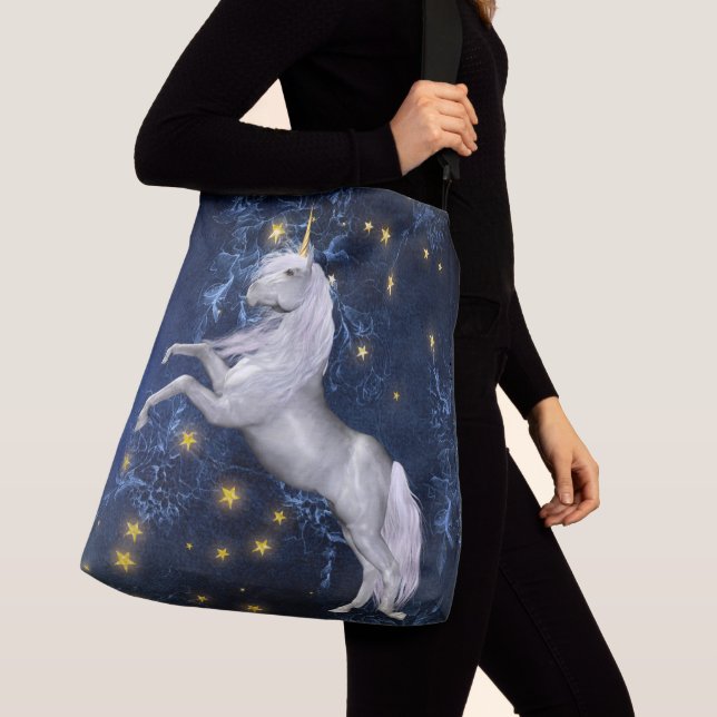 Sac fourre-tout tout imprimé avec bandoulière. gra (De près)